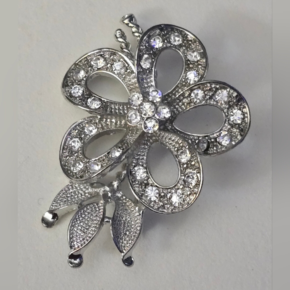 Jewelry - Clear Rhinestone/Pave Flower Brooch/ Pins/ Silver Tone